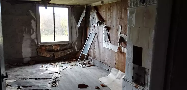 Why Selling a Distressed House Through Traditional Methods Fails in Brownsville